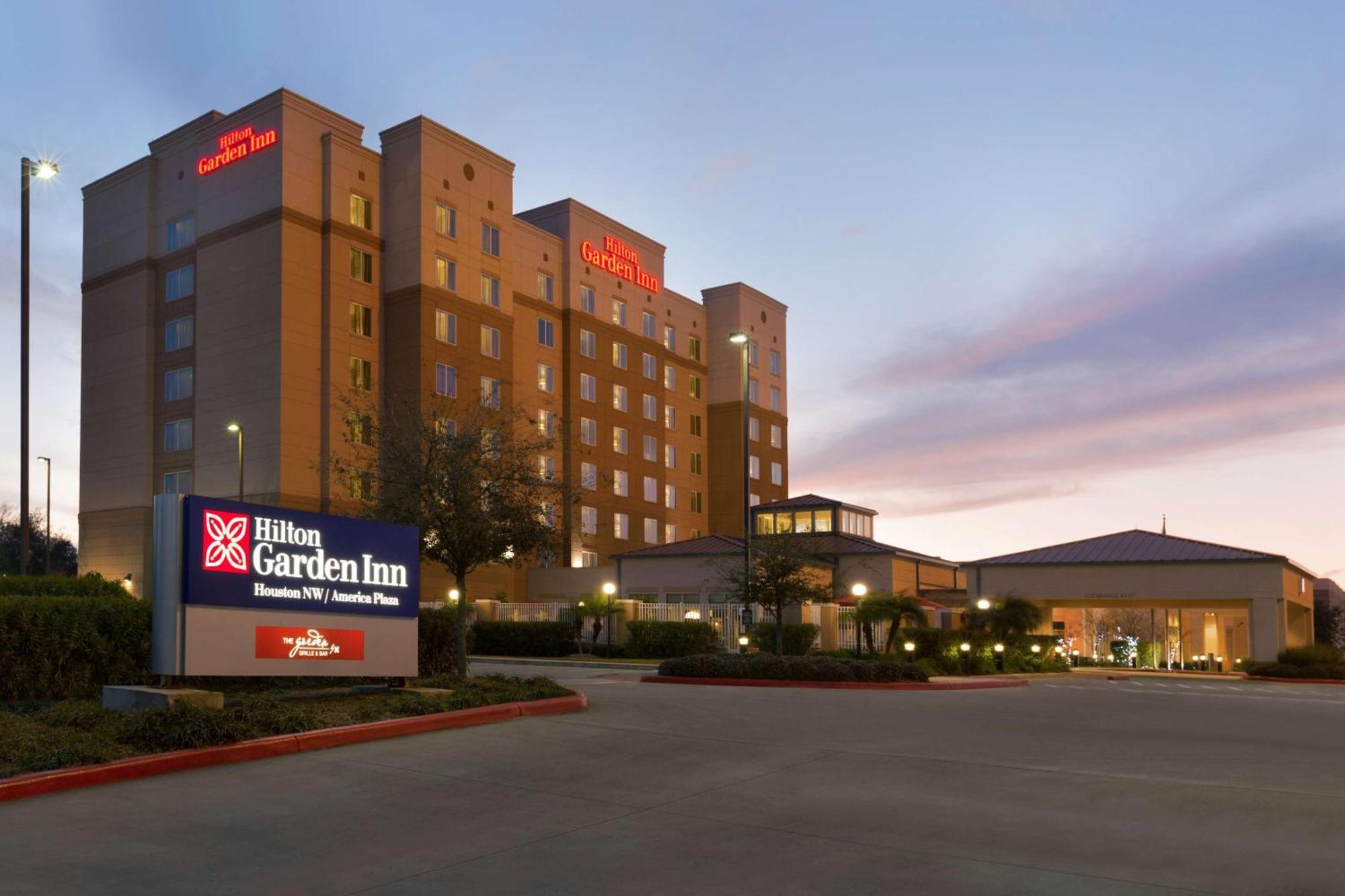 Hilton Garden Houston Nw America Plaza Hotel 3*